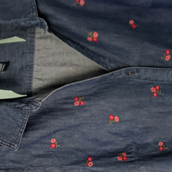❤️M, Karen Scott (Macy's) denim with flowers top - Picture 3 of 8